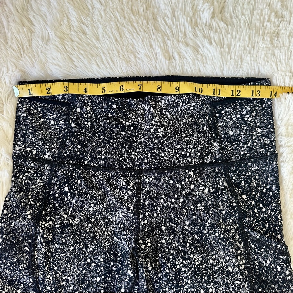 LULULEMON Outrun 17” Crop Black White Splatter Mesh Running Leggings Size 6 - Picture 8 of 12
